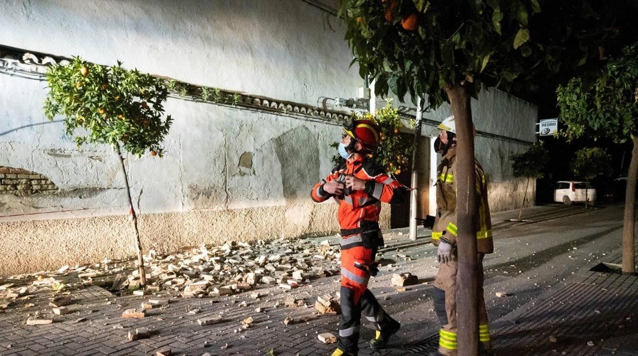 En imágenes, otra noche temblando en Granada por los terremotos