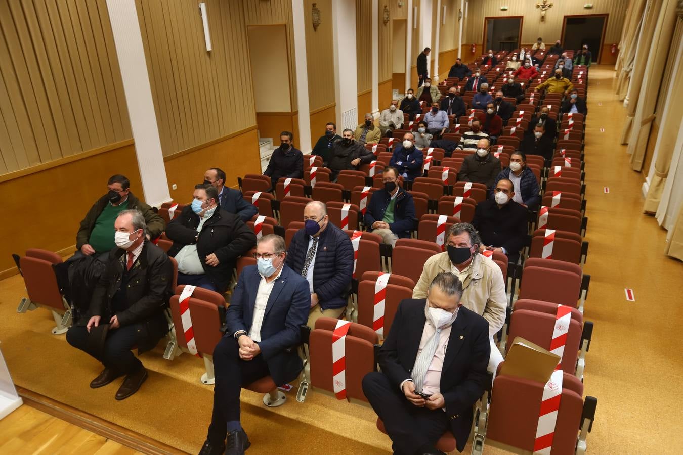 En imágenes, la asamblea de las hermandades y cofradías de Córdoba