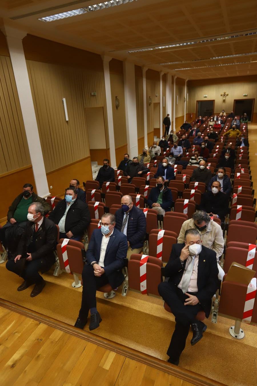 En imágenes, la asamblea de las hermandades y cofradías de Córdoba