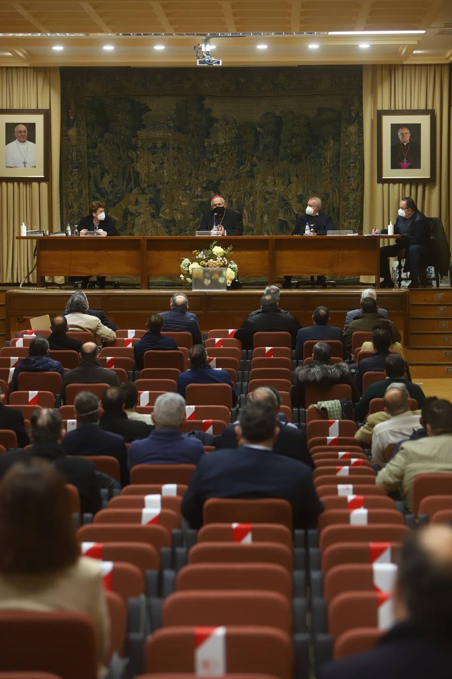 En imágenes, la asamblea de las hermandades y cofradías de Córdoba