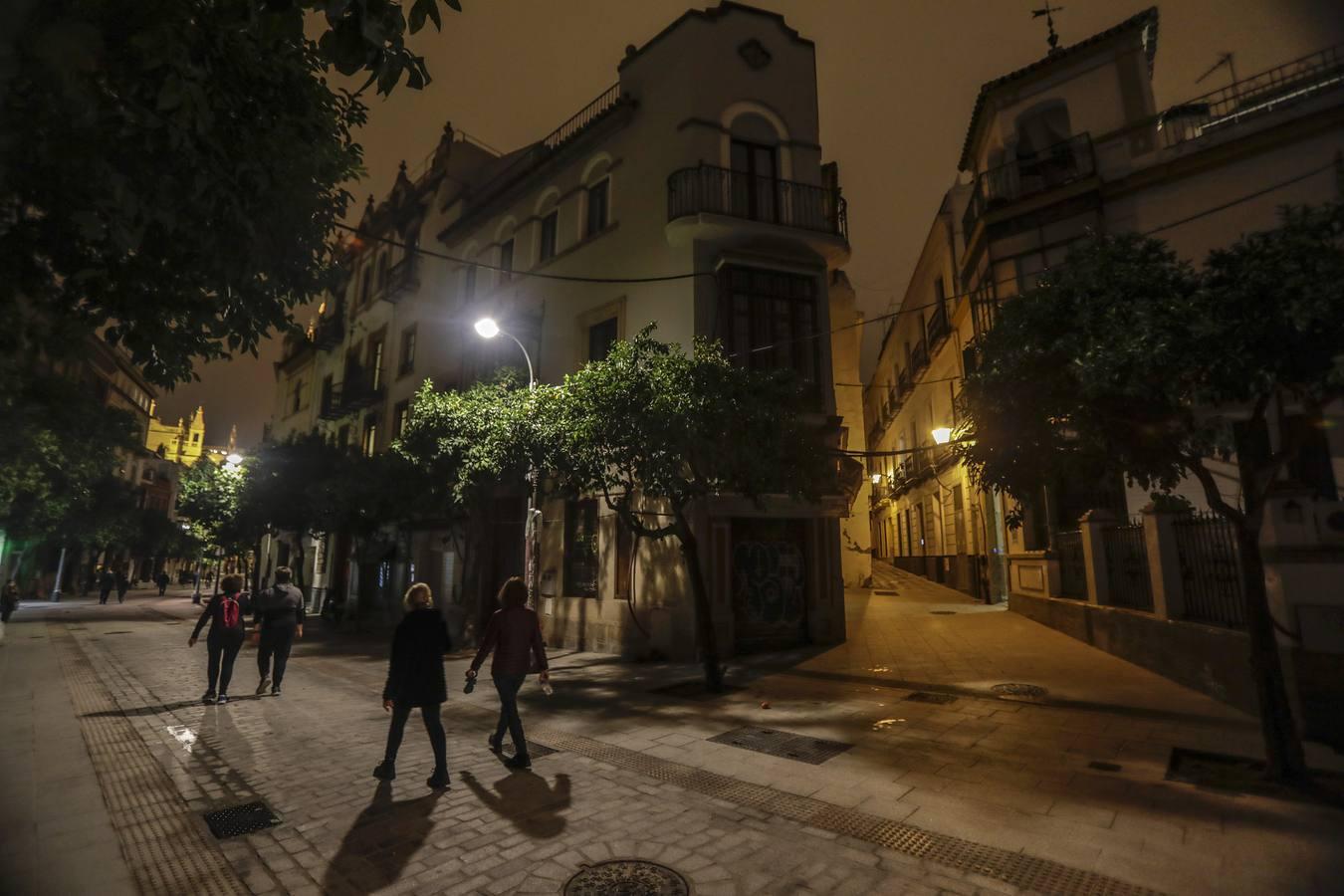 En Imágenes, el Ayuntamiento defiende la iluminación de la calle Mateos Gago