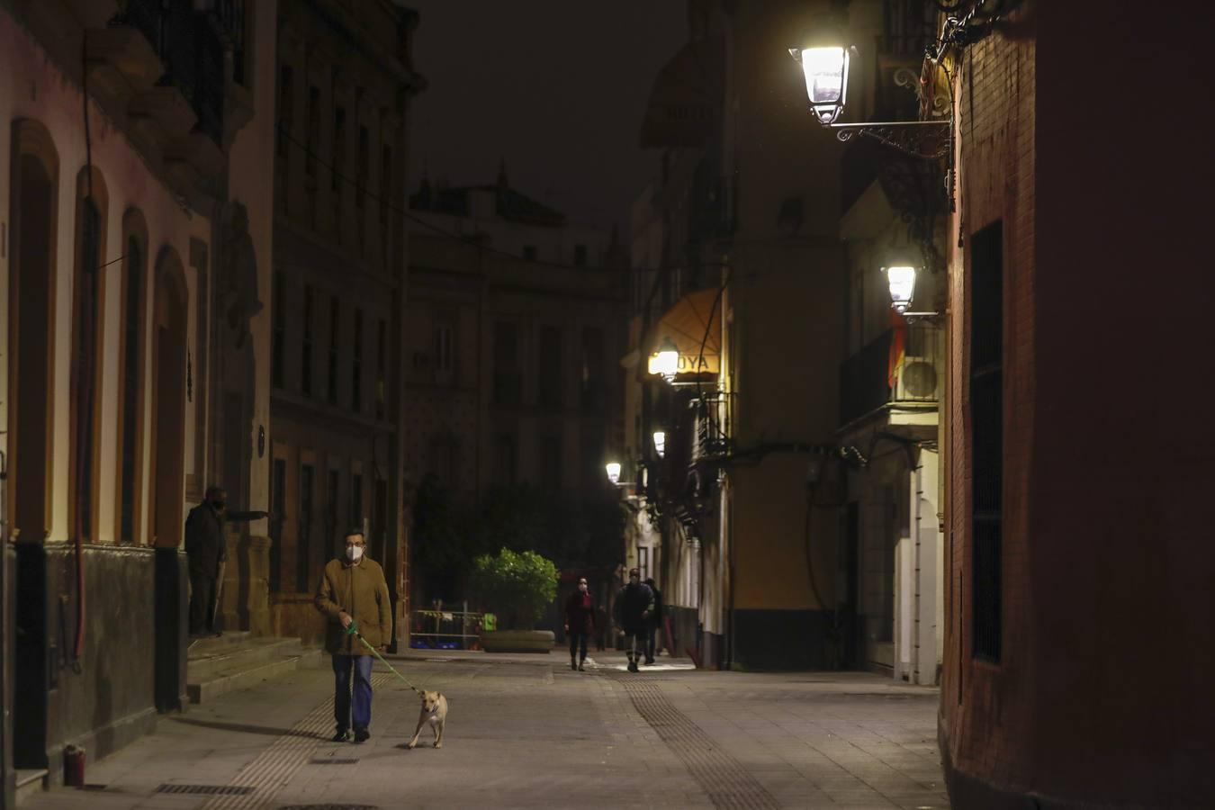 En Imágenes, el Ayuntamiento defiende la iluminación de la calle Mateos Gago