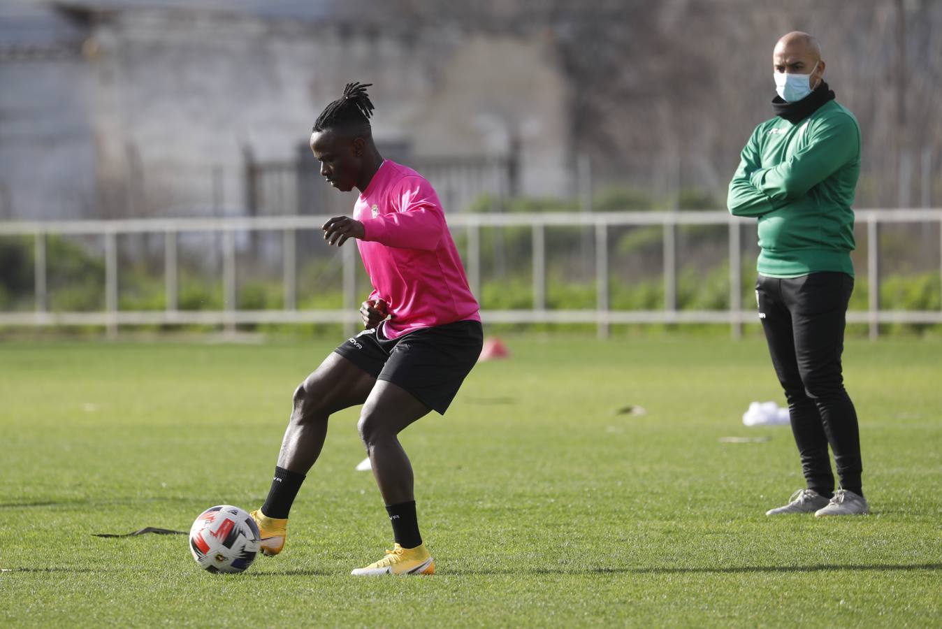 El primer día de Moussa Sidibé en el entreno del Córdoba CF, en imágenes