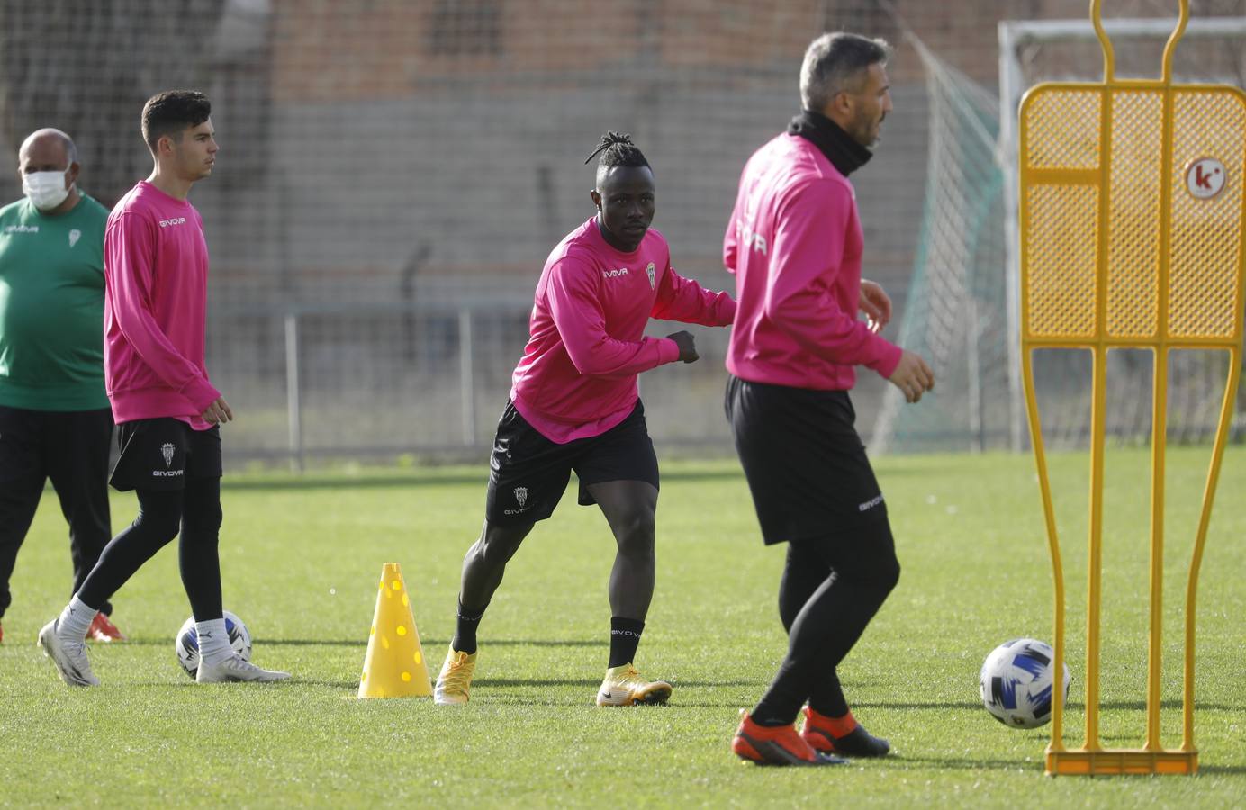 El primer día de Moussa Sidibé en el entreno del Córdoba CF, en imágenes