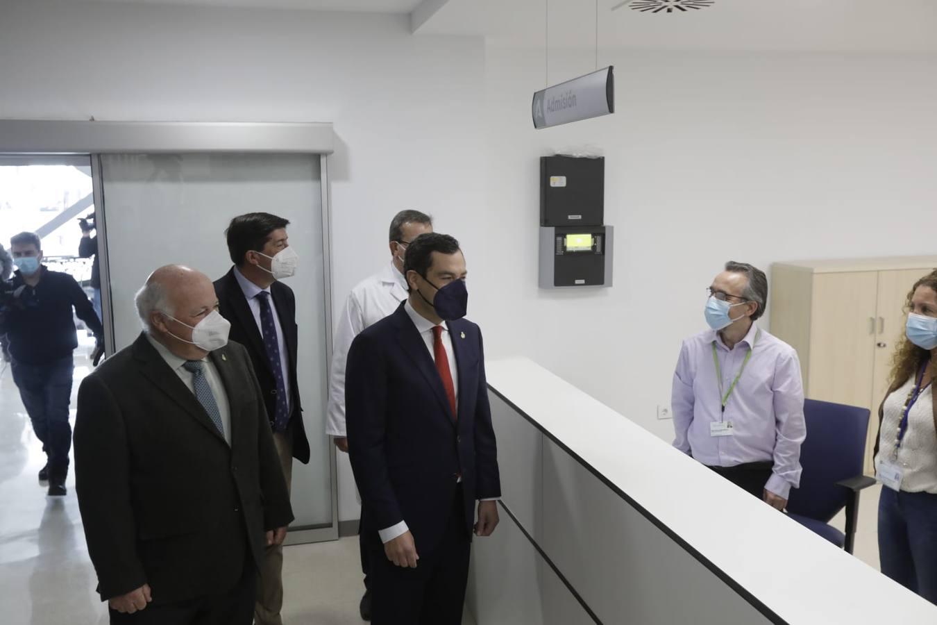 Juanma Moreno inaugura el Hospital Militar de Sevilla