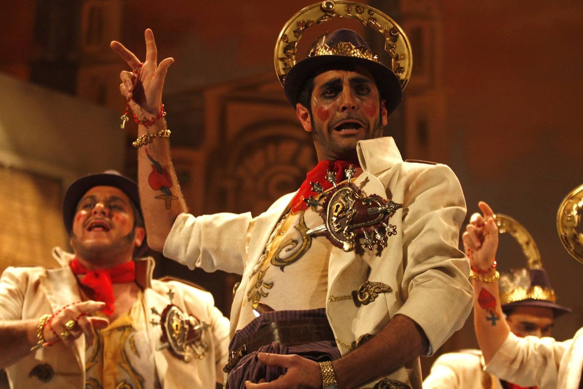 Es sobre todo el COAC de 'Los Santos' y su lucha codo a codo con 'Medio siglo'