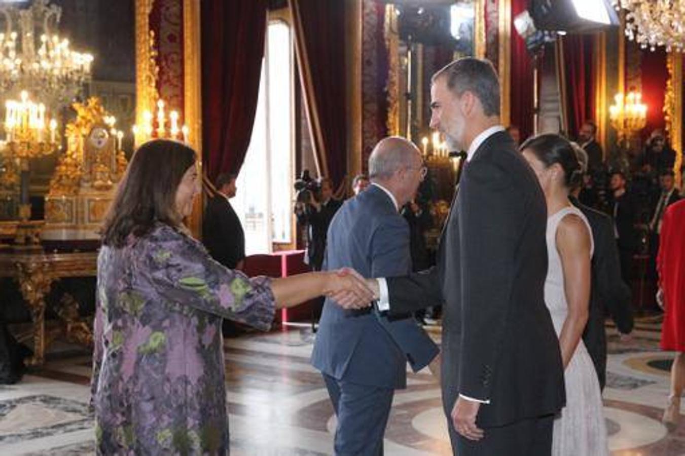 El Rey invita a la AVT al Día de la Hispanidad. Maite Araluce, en su calidad de presidenta de la AVT, fue invitada por los Reyes a la recepción del Día de la Hispanidad de 2018. Las víctimas no olvidan que el primer acto oficial de Don Felipe como Rey de España fue reunirse en junio de 2014 con más de cuarenta representantes de las asociaciones y fundaciones de víctimas del terrorismo en el madrileño Palacio de Zurbano