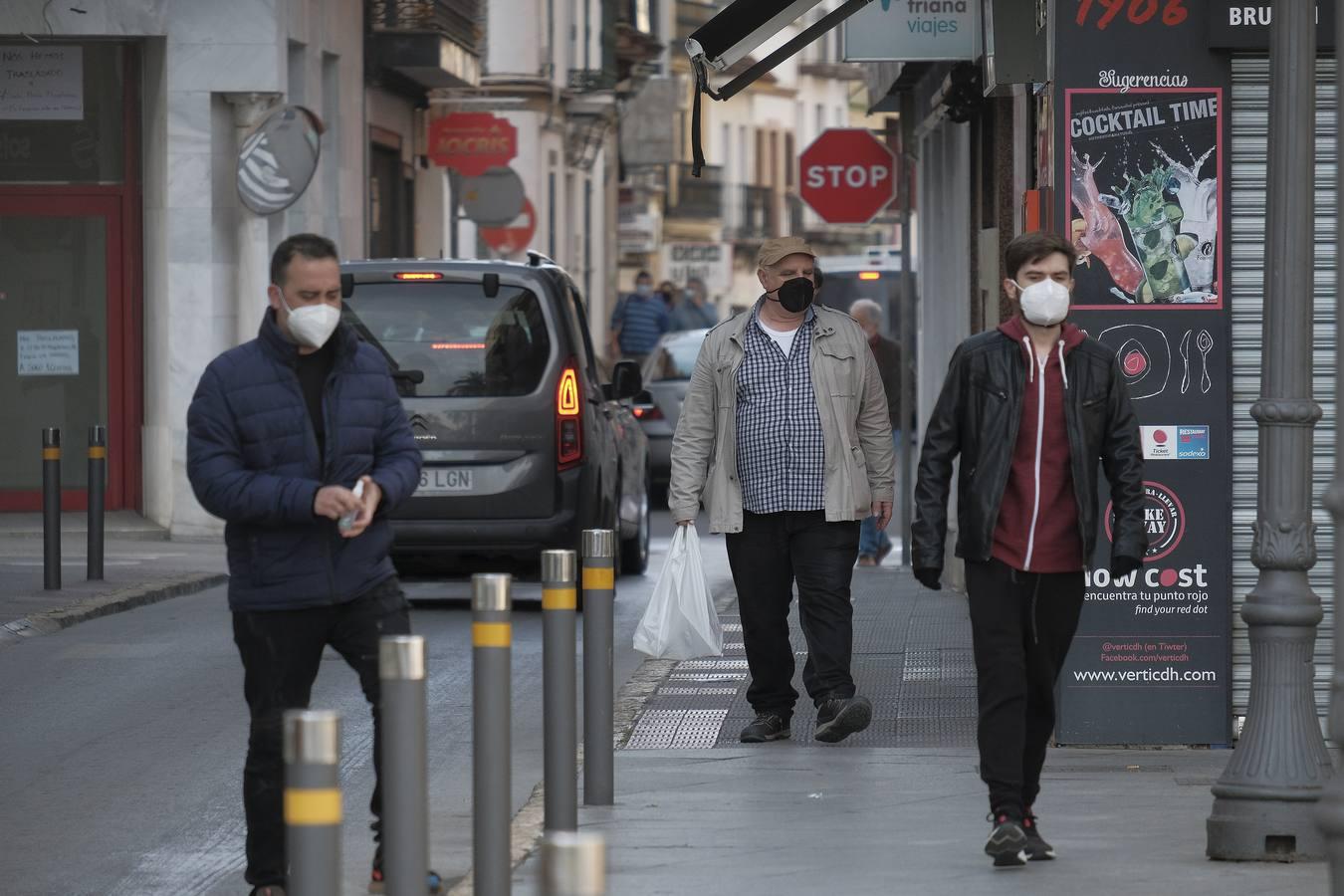 En imágenes: Dos Hermanas echa el cierre a los bares y a todo el comercio no esencial