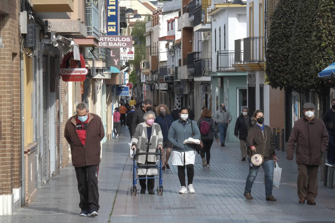 En imágenes: Dos Hermanas echa el cierre a los bares y a todo el comercio no esencial