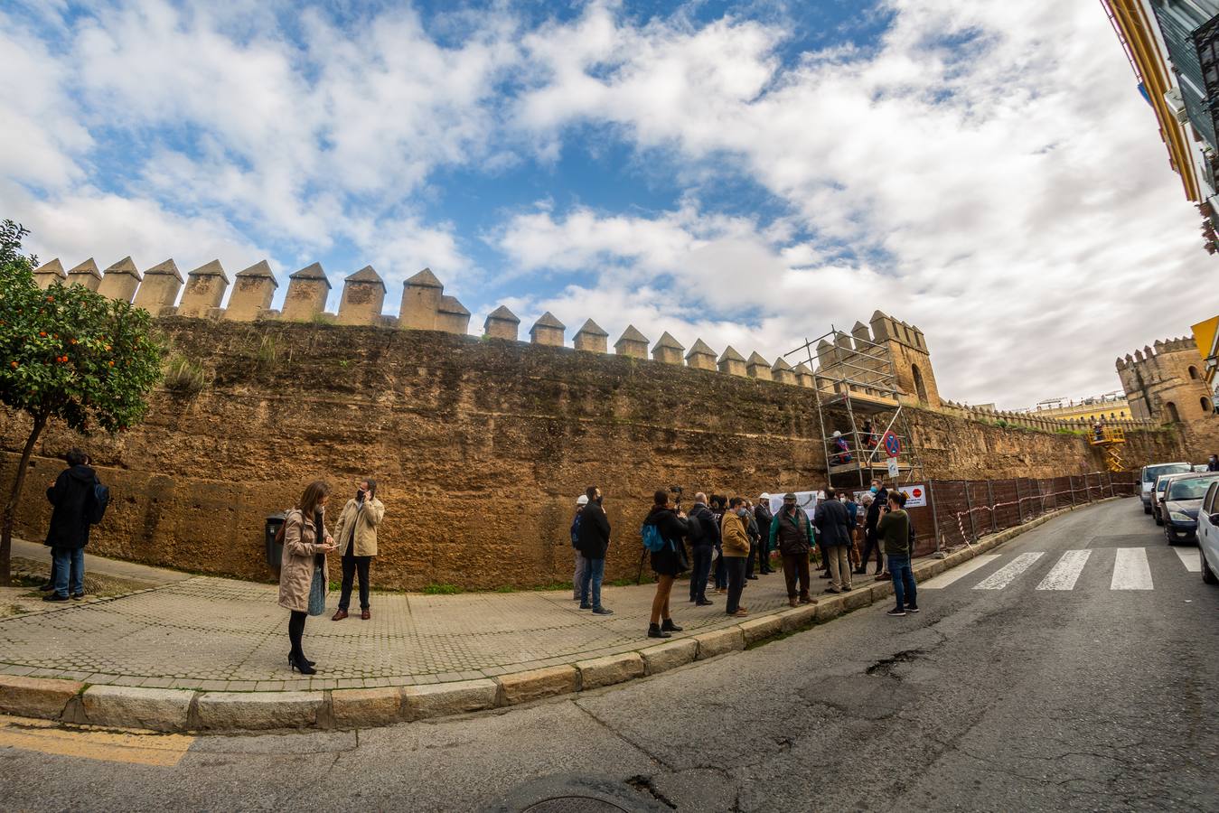 Primera fase de los trabajos de restauración de la muralla de la Macarena