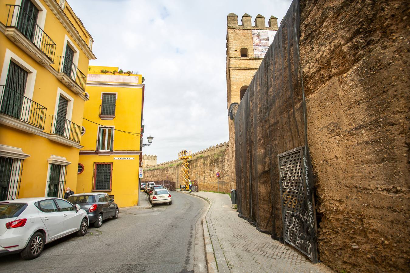 Primera fase de los trabajos de restauración de la muralla de la Macarena