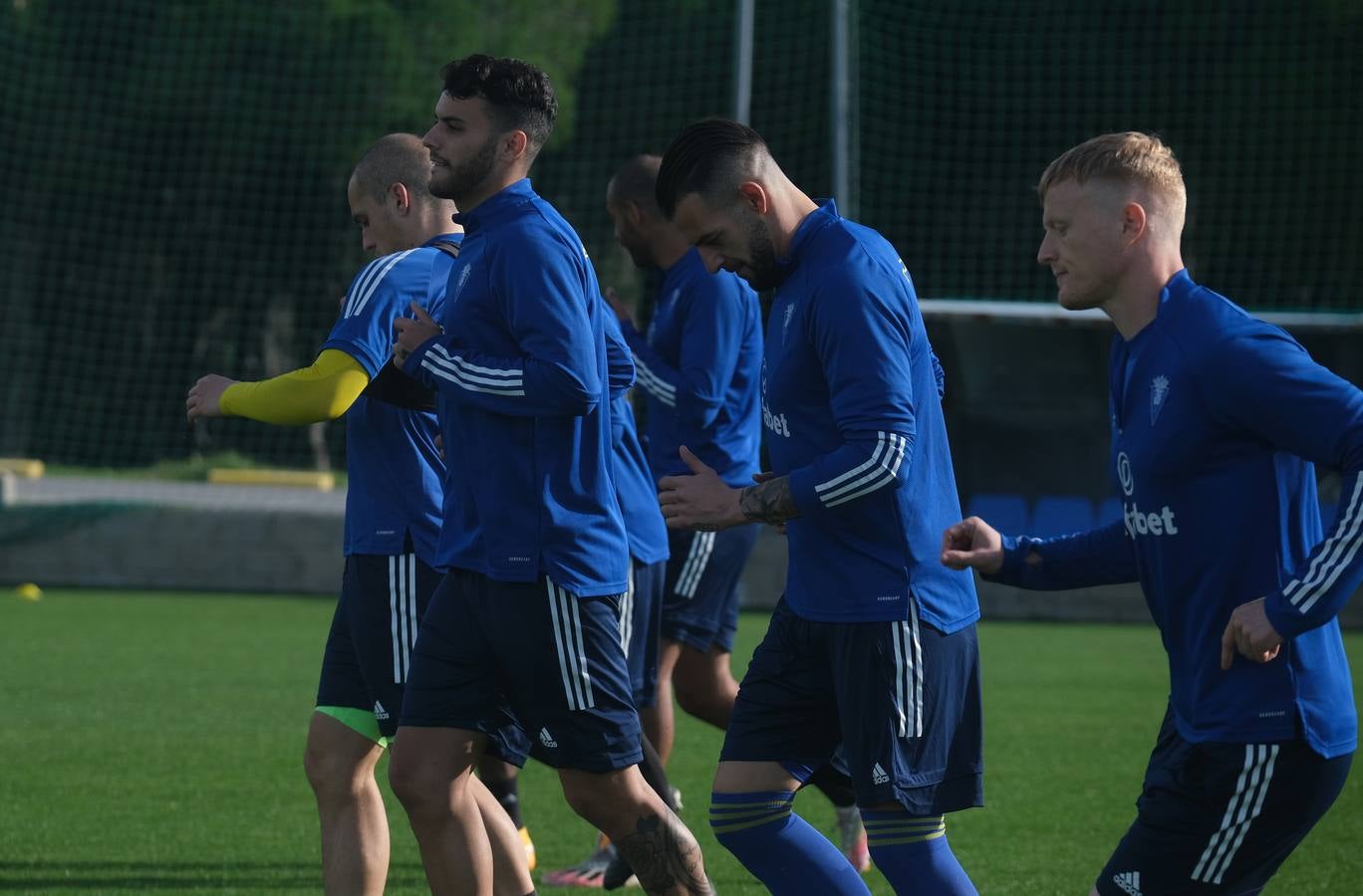 FOTOS: El Cádiz CF ya entrena con sus dos nuevos refuerzos