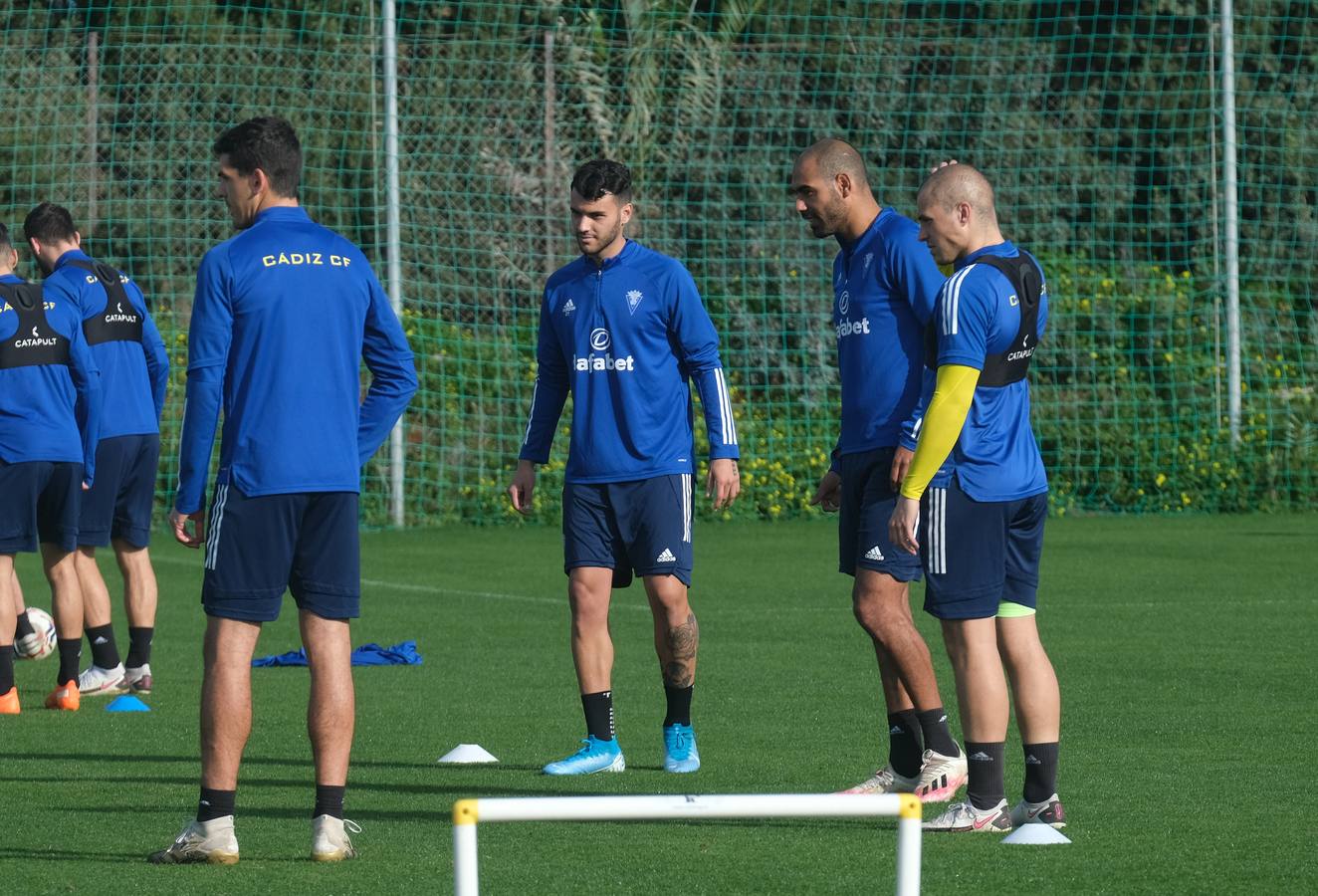 FOTOS: El Cádiz CF ya entrena con sus dos nuevos refuerzos