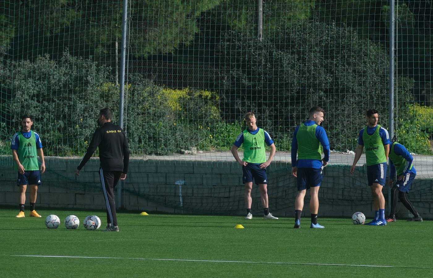 FOTOS: El Cádiz CF ya entrena con sus dos nuevos refuerzos