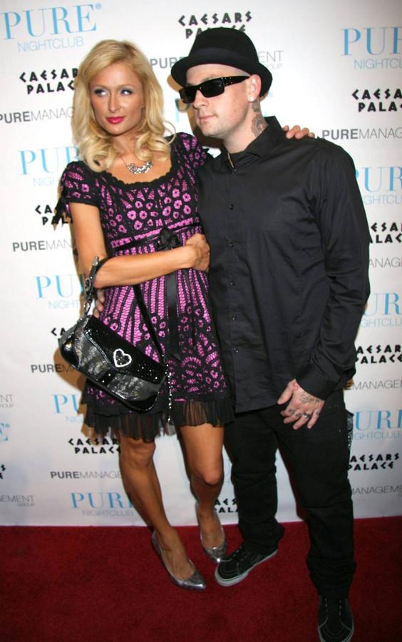 Y con el guitarrista Benji Madden, cuñado de su íntima amiga Nicole Richie.. 