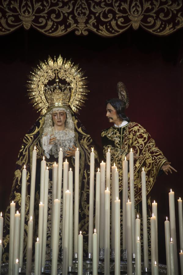 La Virgen de la Amargura, en el altar mayor de San Juan de la Palma