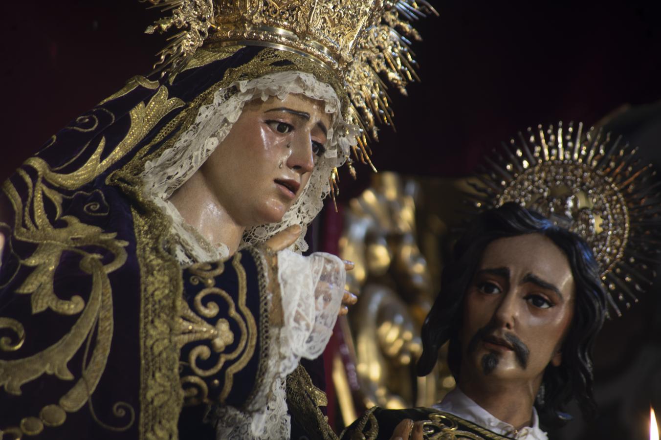 La Virgen de la Amargura, en el altar mayor de San Juan de la Palma