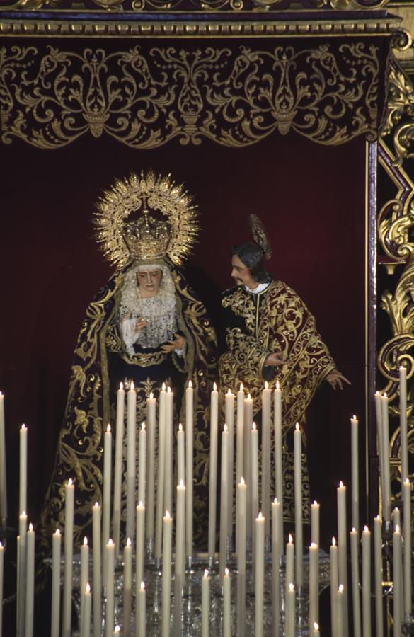 La Virgen de la Amargura, en el altar mayor de San Juan de la Palma