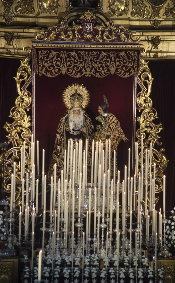 La Virgen de la Amargura, en el altar mayor de San Juan de la Palma