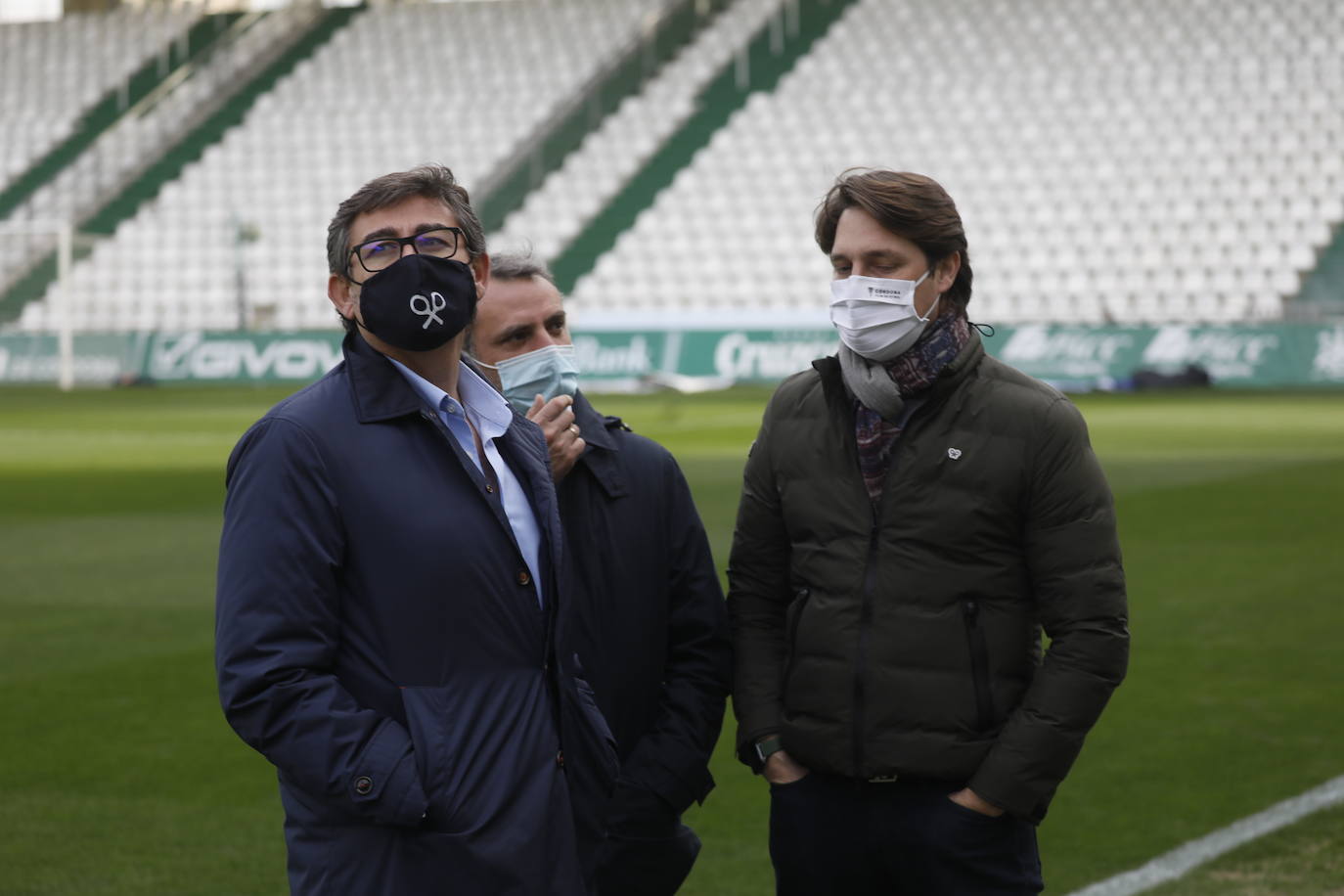 El gélido ambiente del Córdoba CF - Recreativo Granada a puerta cerrada, en imágenes