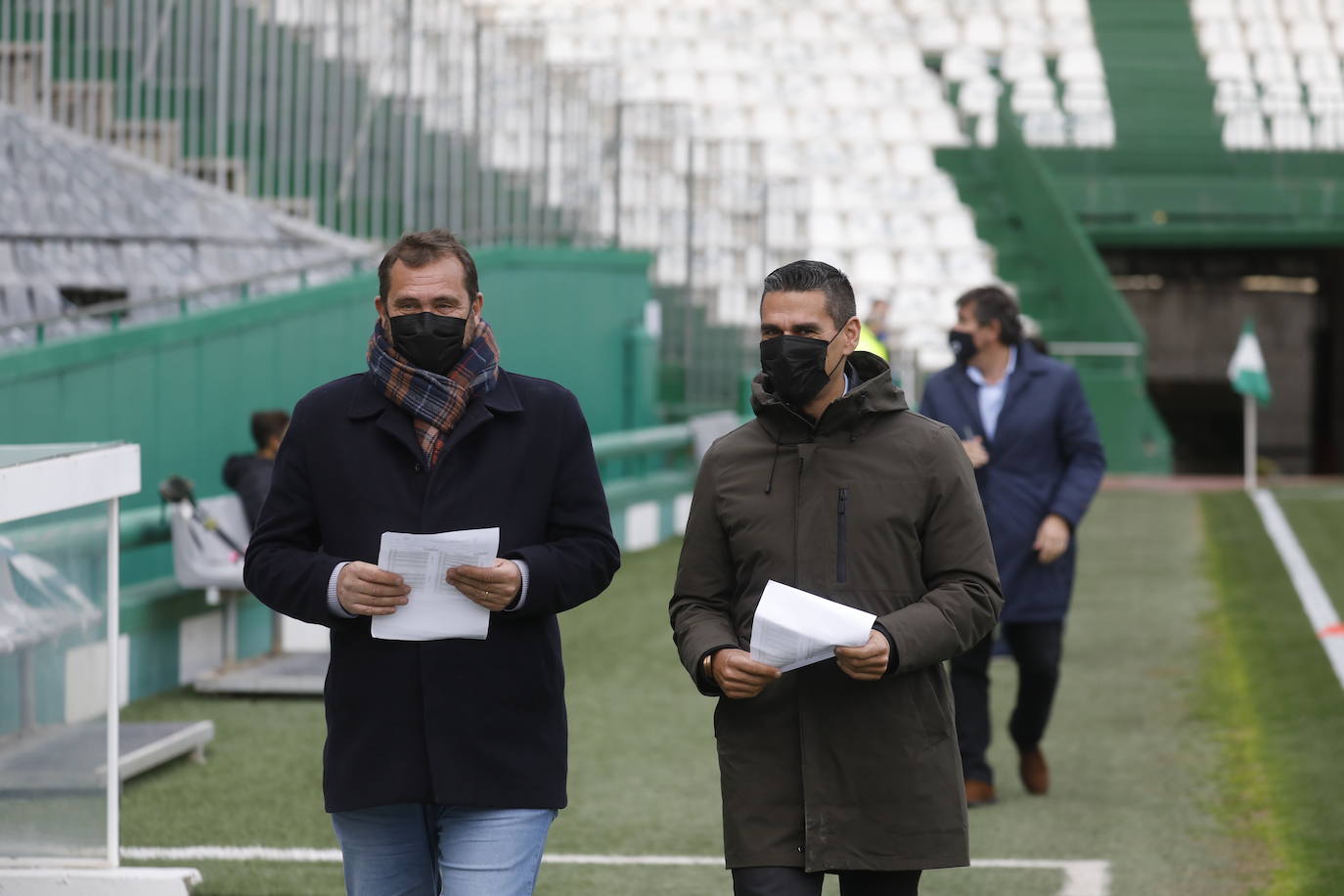 El gélido ambiente del Córdoba CF - Recreativo Granada a puerta cerrada, en imágenes