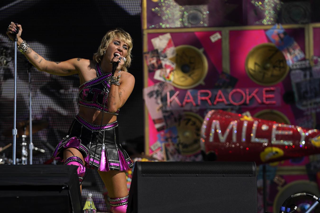 De Miley Cyrus a Madonna: los looks más icónicos de la Super Bowl