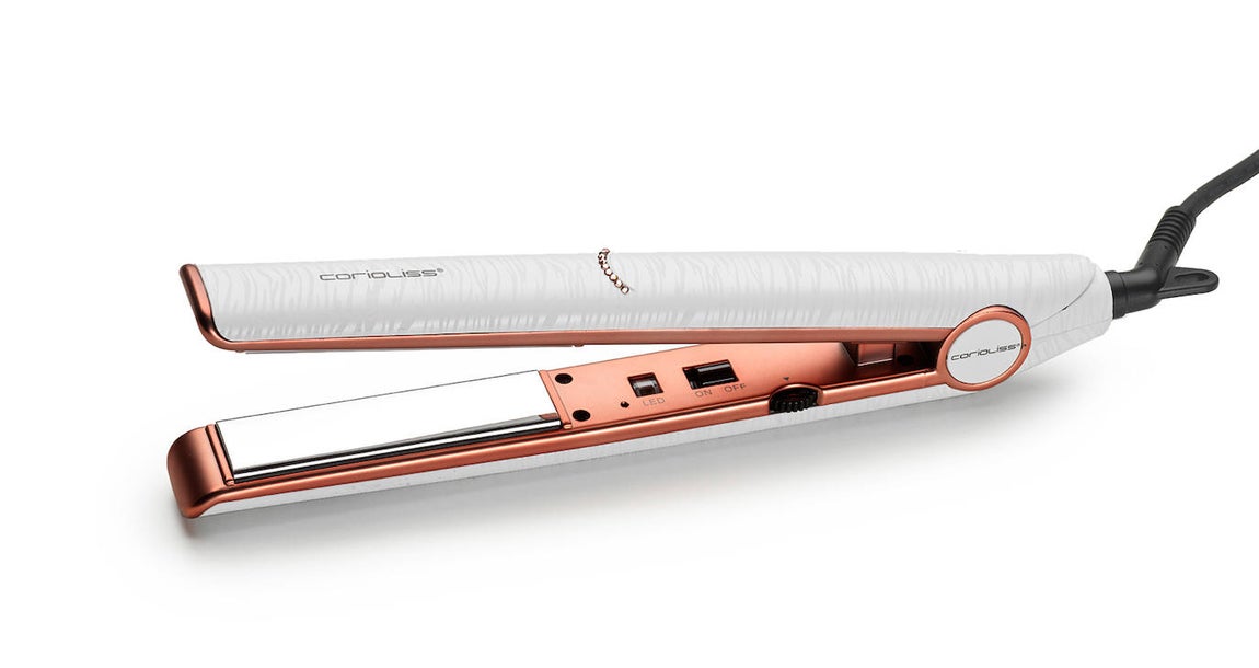 Una plancha de pelo en edición limitada especial para San Valentín, adornada con nueve cristales de Swarovski, placas de titanio pulido, control de temperatura de 120 a 235 º, sistema de iones negativos para eliminar la electricidad estática del cabello. Es la Zebra White C1 Dark Copper Swarovski de Corioliss (109 €).. 