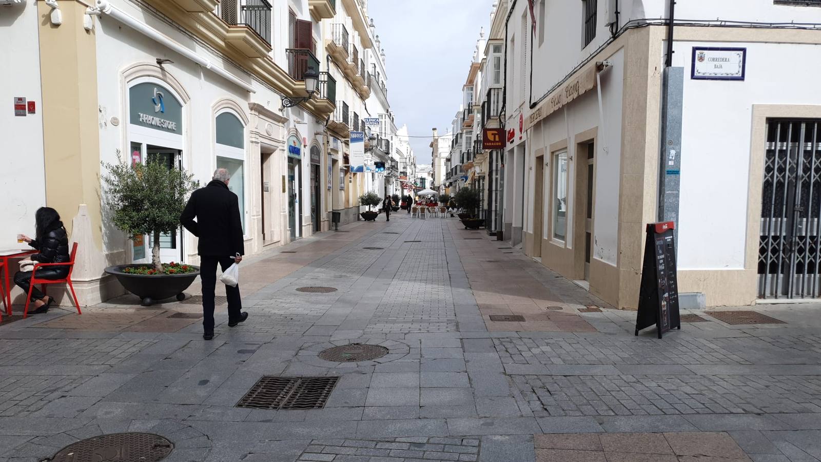 FOTOS: Chiclana tiene que cerrar su comercio no esencial por la pandemia