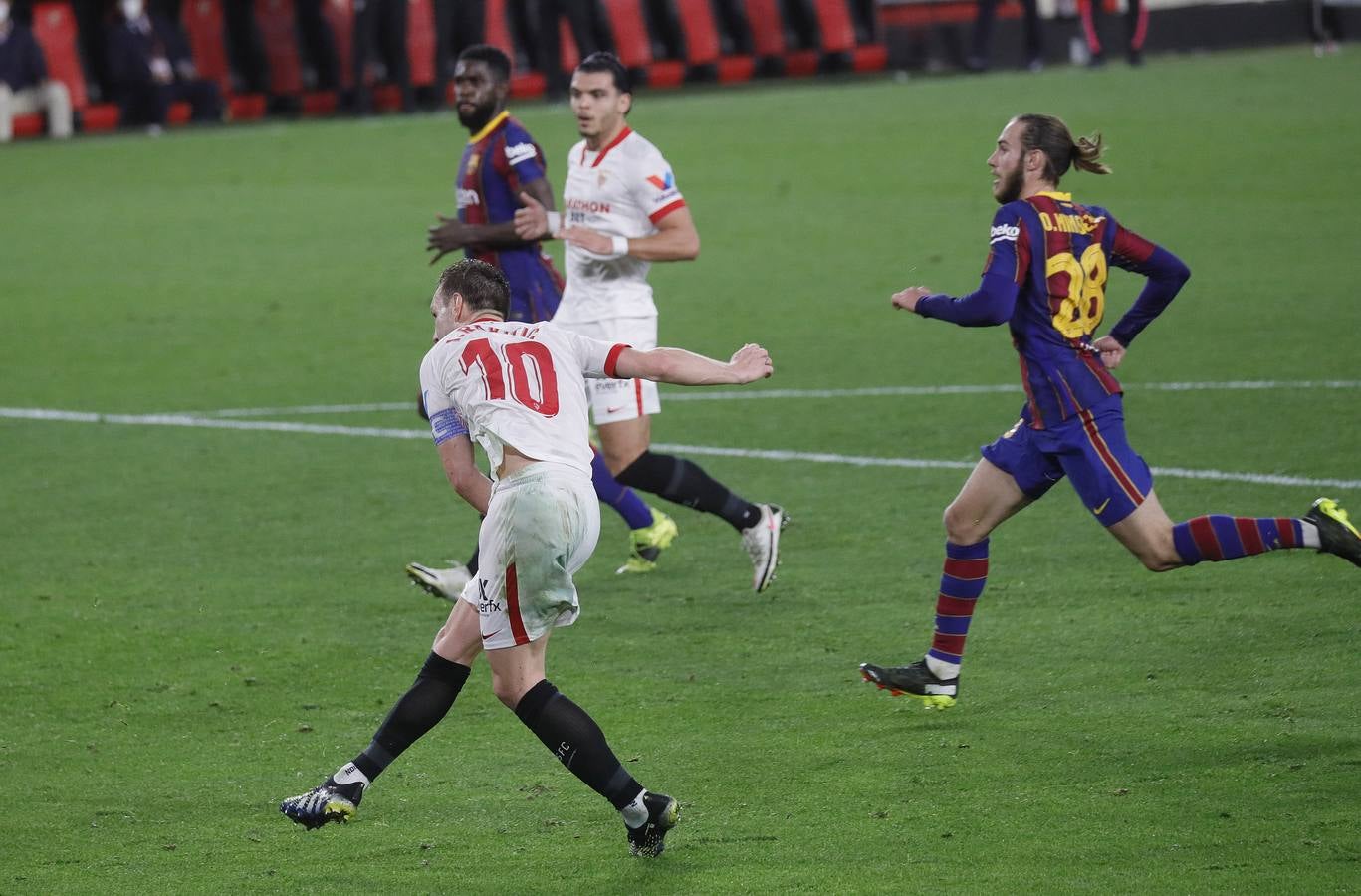 Fotogalería: Las mejores imágenes del Sevilla-Barcelona