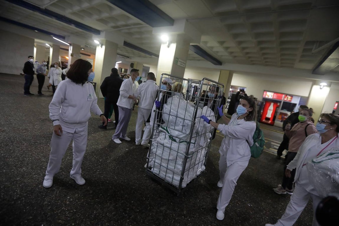 FOTOS: Así ha sido el incendio en el hospital Puerta del Mar de Cádiz