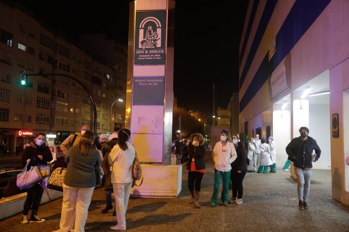 FOTOS: Así ha sido el incendio en el hospital Puerta del Mar de Cádiz