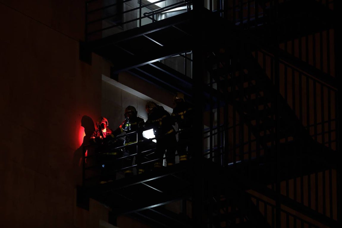 FOTOS: Así ha sido el incendio en el hospital Puerta del Mar de Cádiz