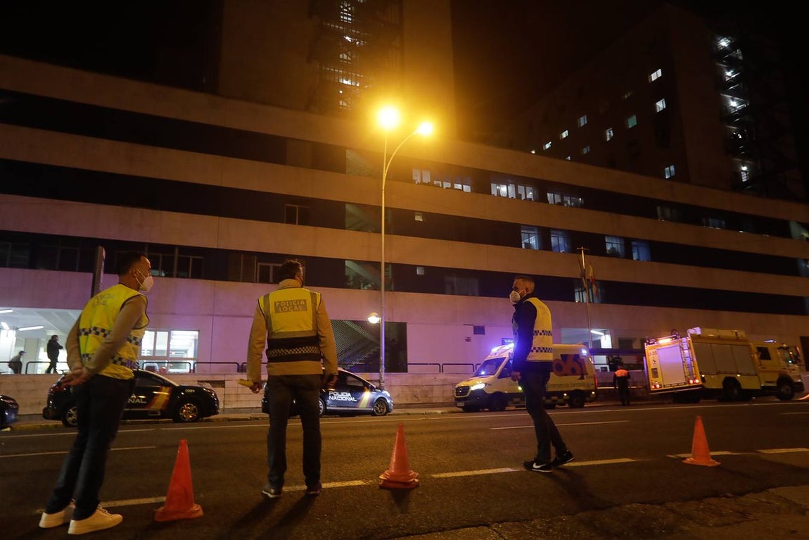 FOTOS: Así ha sido el incendio en el hospital Puerta del Mar de Cádiz