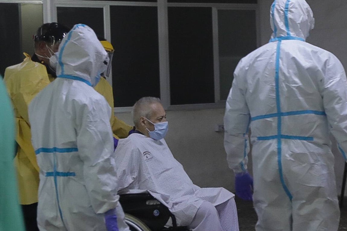 FOTOS: Así ha sido el incendio en el hospital Puerta del Mar de Cádiz