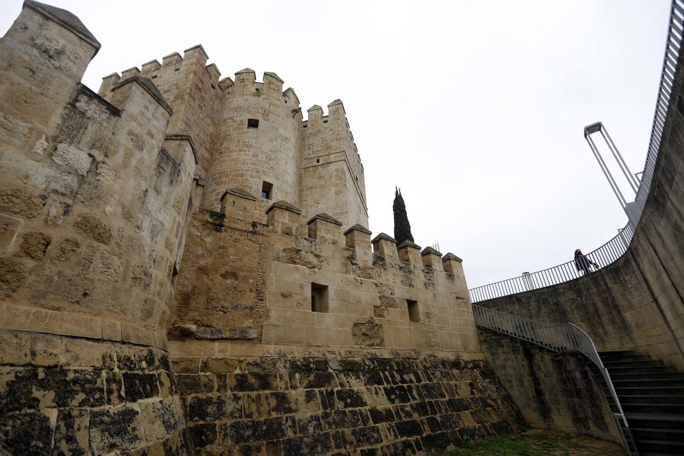 Luces y sombras de torres, puertas y patrimonio de Córdoba, en imágenes