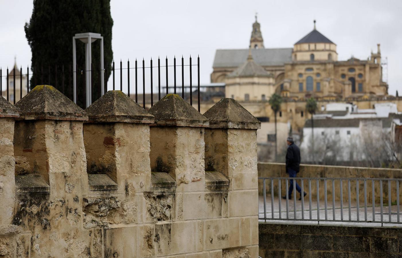 Luces y sombras de torres, puertas y patrimonio de Córdoba, en imágenes