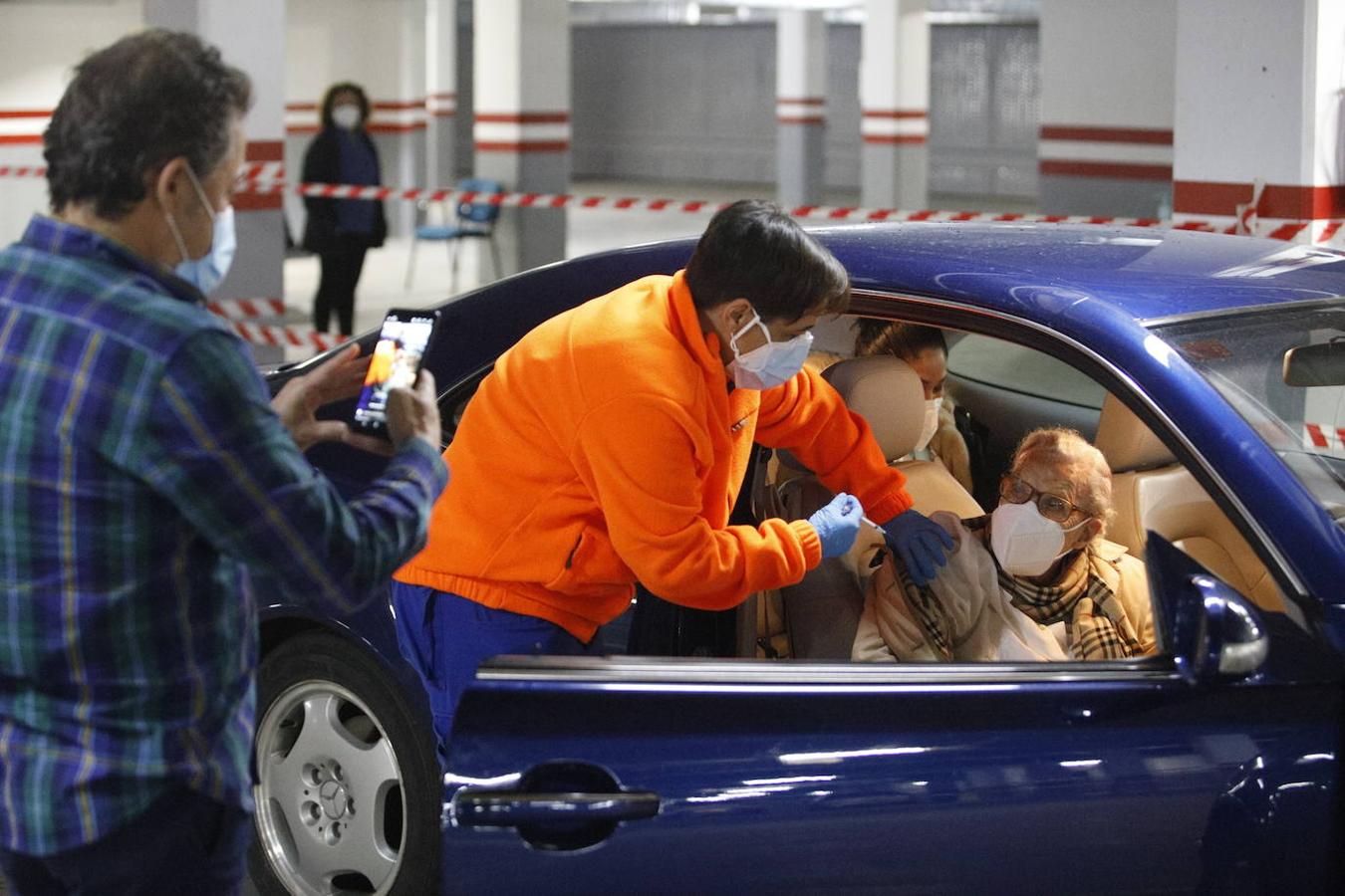 La vacunación del Covid a mayores de 80 años en Córdoba, en imágenes