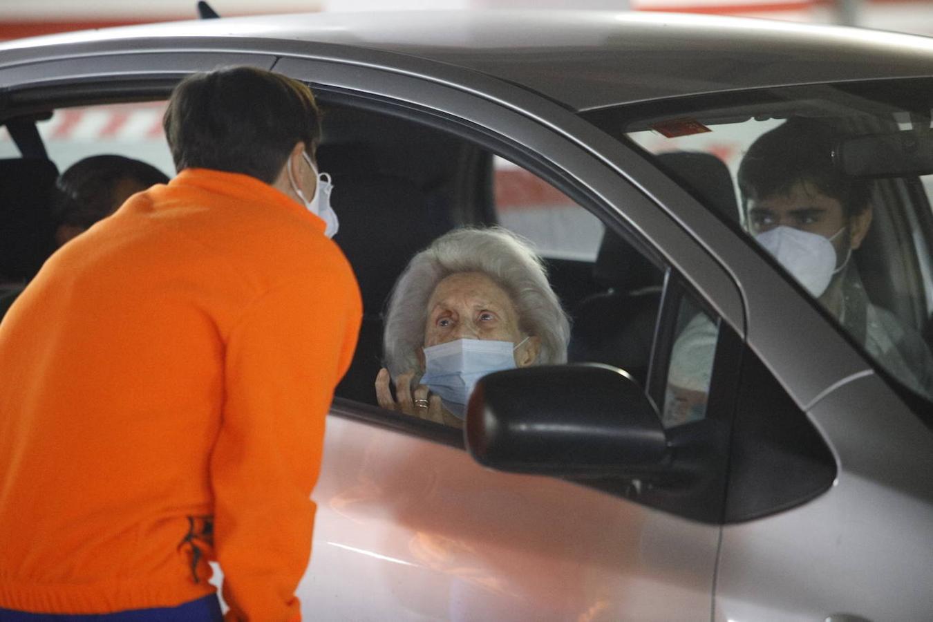 La vacunación del Covid a mayores de 80 años en Córdoba, en imágenes