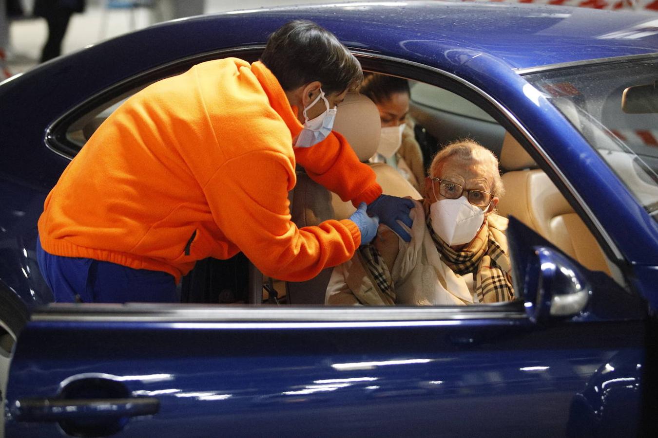 La vacunación del Covid a mayores de 80 años en Córdoba, en imágenes