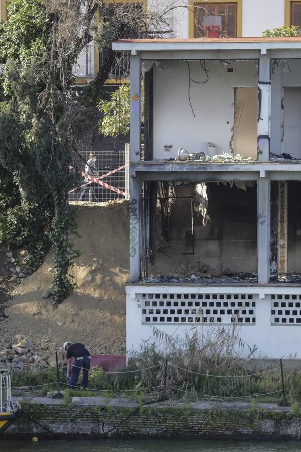 La demolición de la antigua Comisaría de la calle Betis, en imágenes