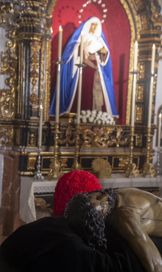 El besamanos del Cristo de la Misericordia del Baratillo