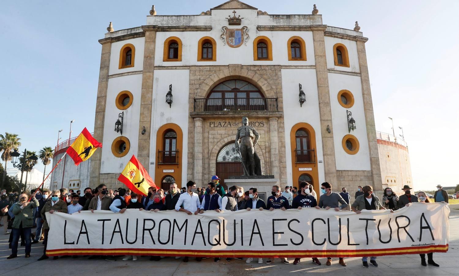 Protesta en Espartinas en defensa de la tauromaquia, en imágenes