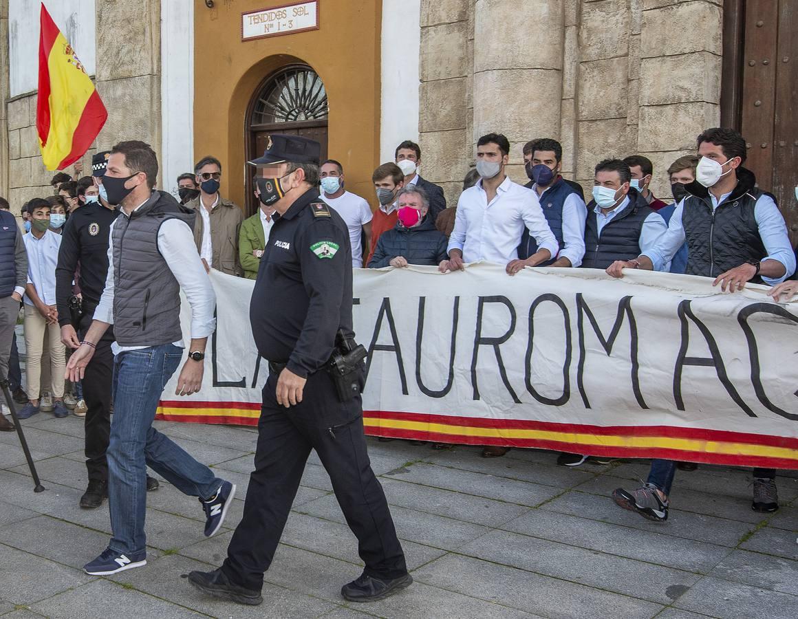 Protesta en Espartinas en defensa de la tauromaquia, en imágenes