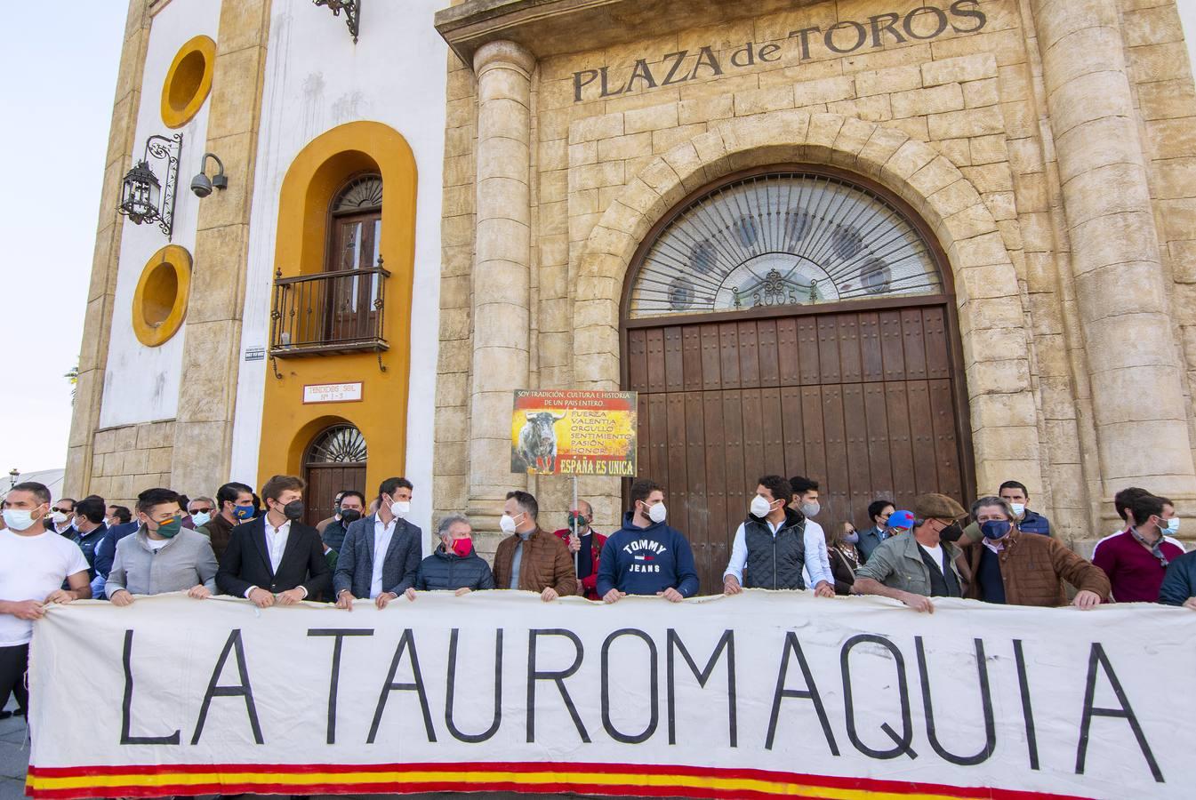 Protesta en Espartinas en defensa de la tauromaquia, en imágenes