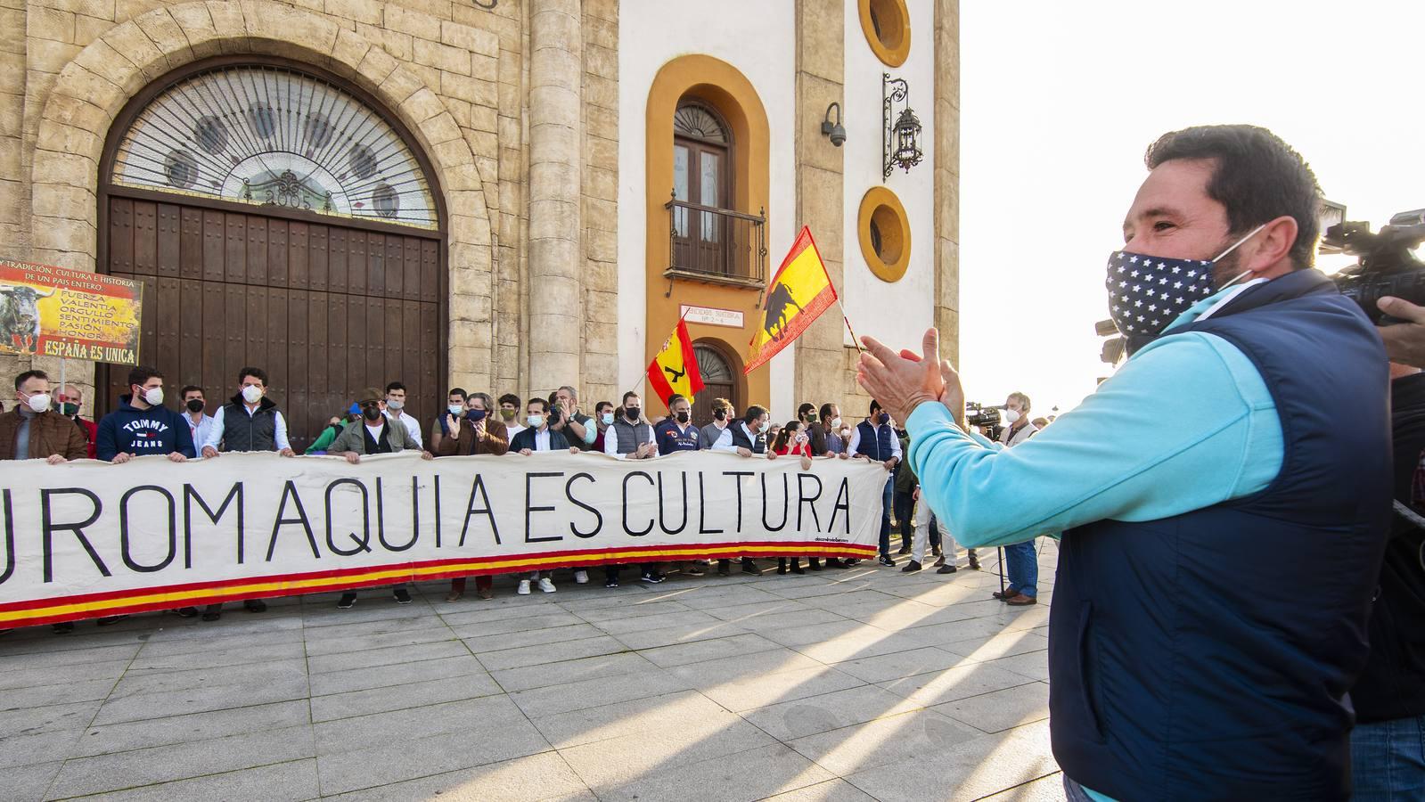 Protesta en Espartinas en defensa de la tauromaquia, en imágenes