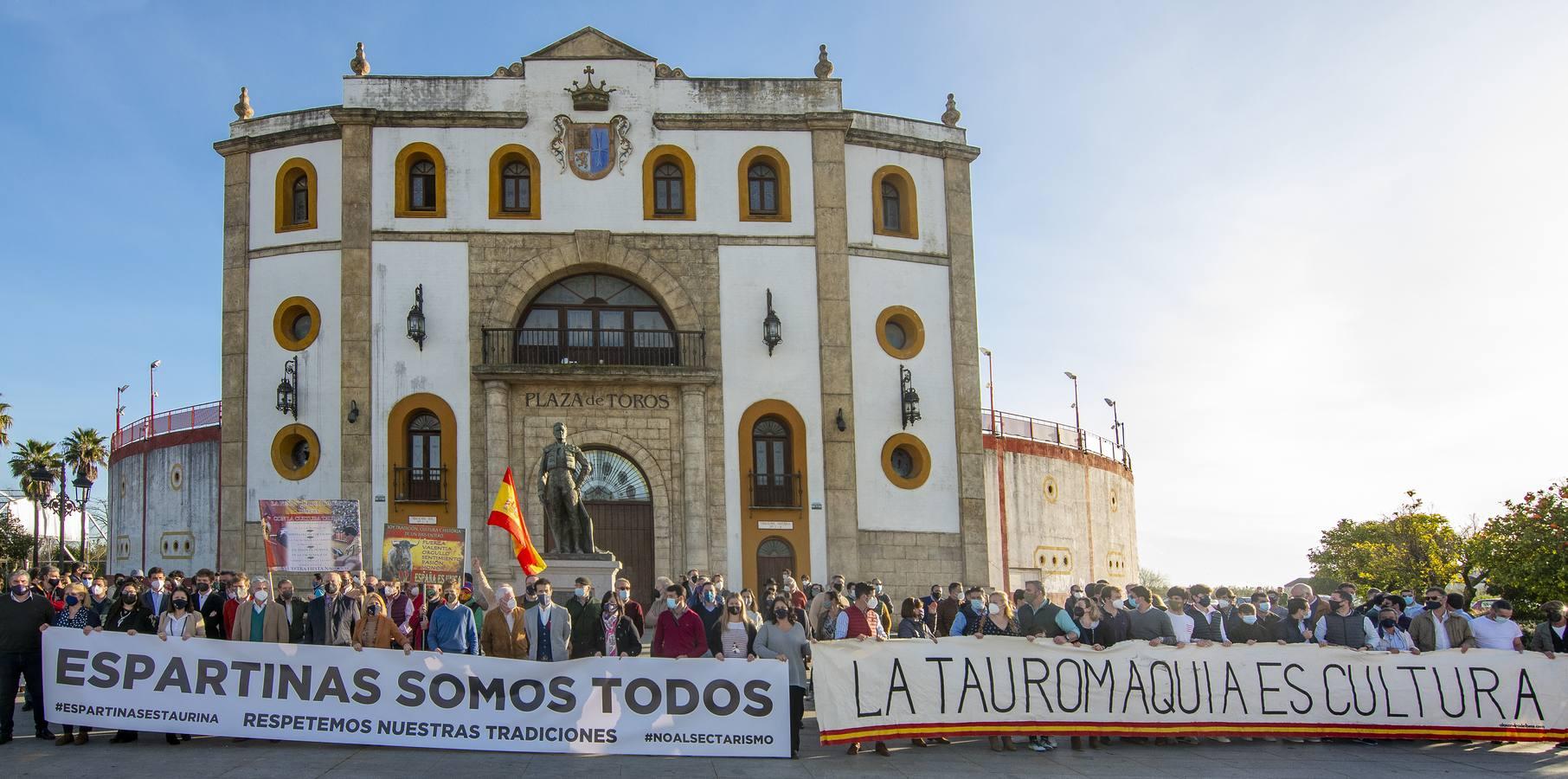 Protesta en Espartinas en defensa de la tauromaquia, en imágenes