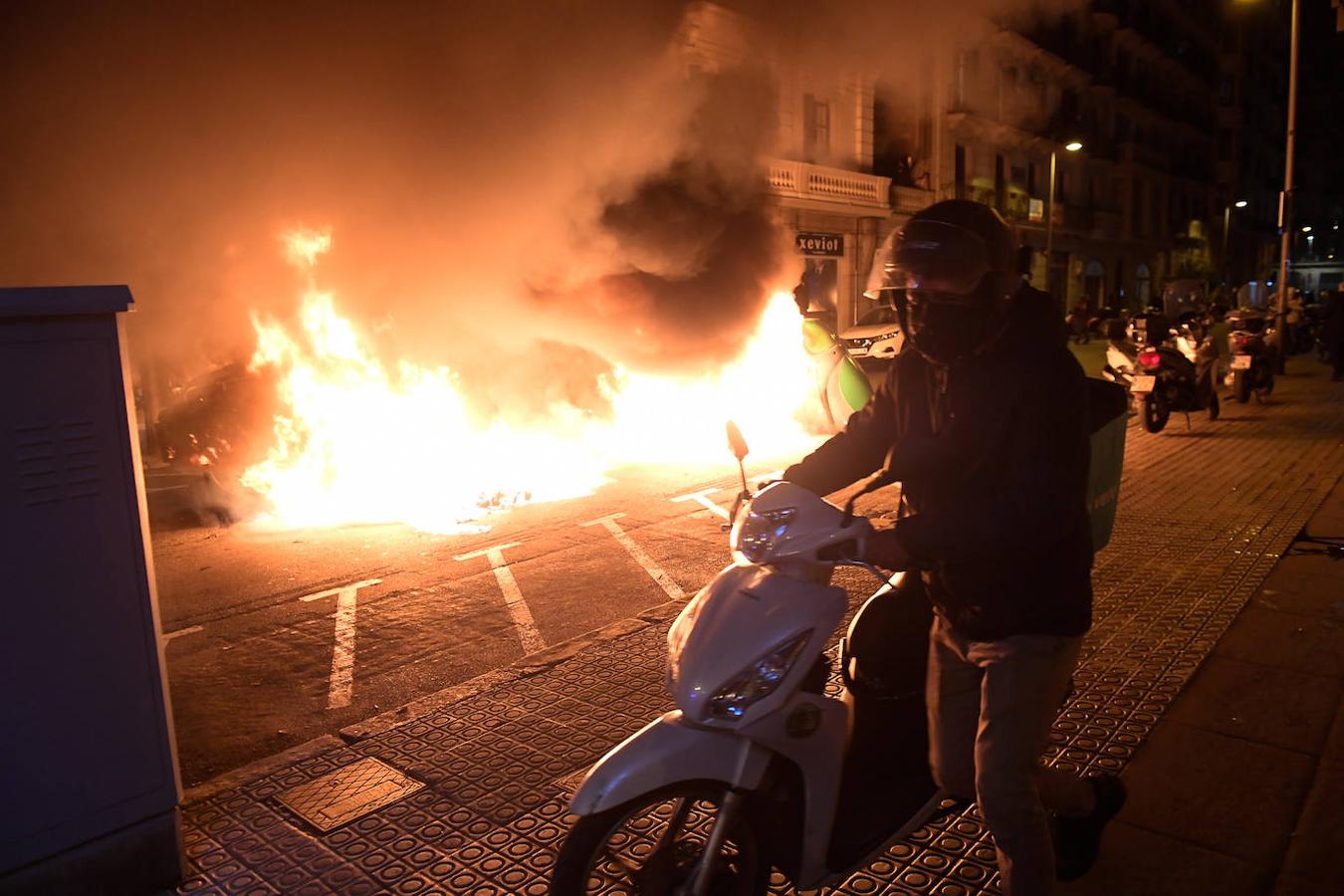 En imágenes: violencia y disturbios en Barcelona en una manifestación en contra de la entrada en prisión de Pablo Hasel
