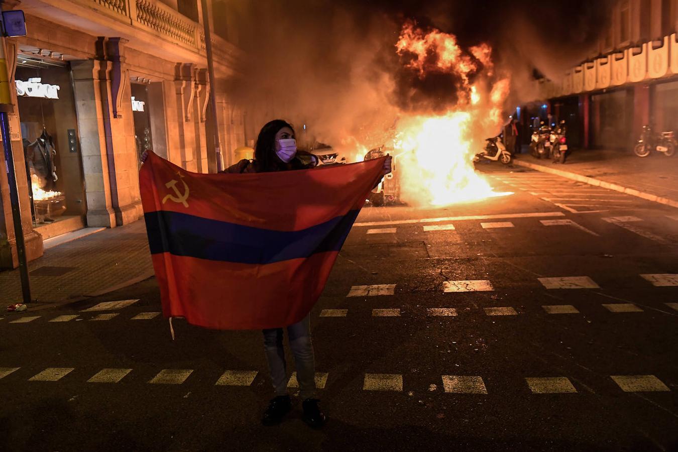 En imágenes: violencia y disturbios en Barcelona en una manifestación en contra de la entrada en prisión de Pablo Hasel