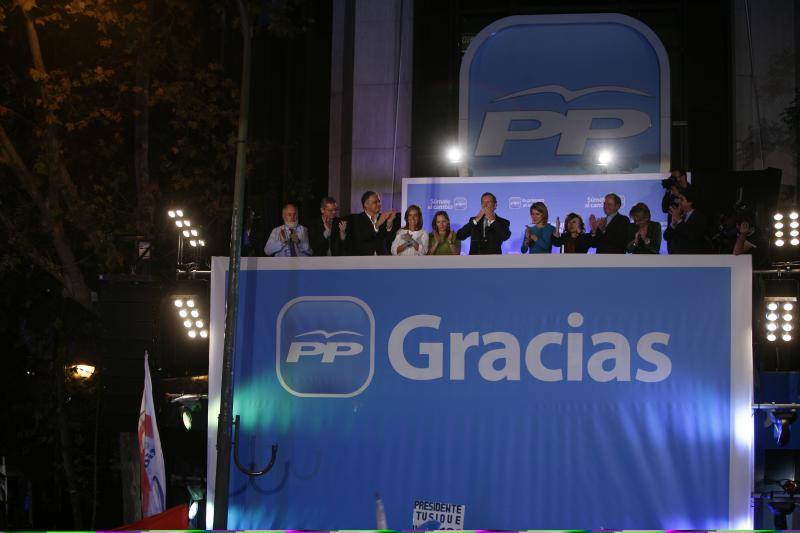 Primera victoria de Rajoy, en 2011. Mariano Rajoy celebra en el balcón de Génova 13 la mayoría absoluta obtenida en las elecciones de 2011 que le permitió llegar a La Moncloa.