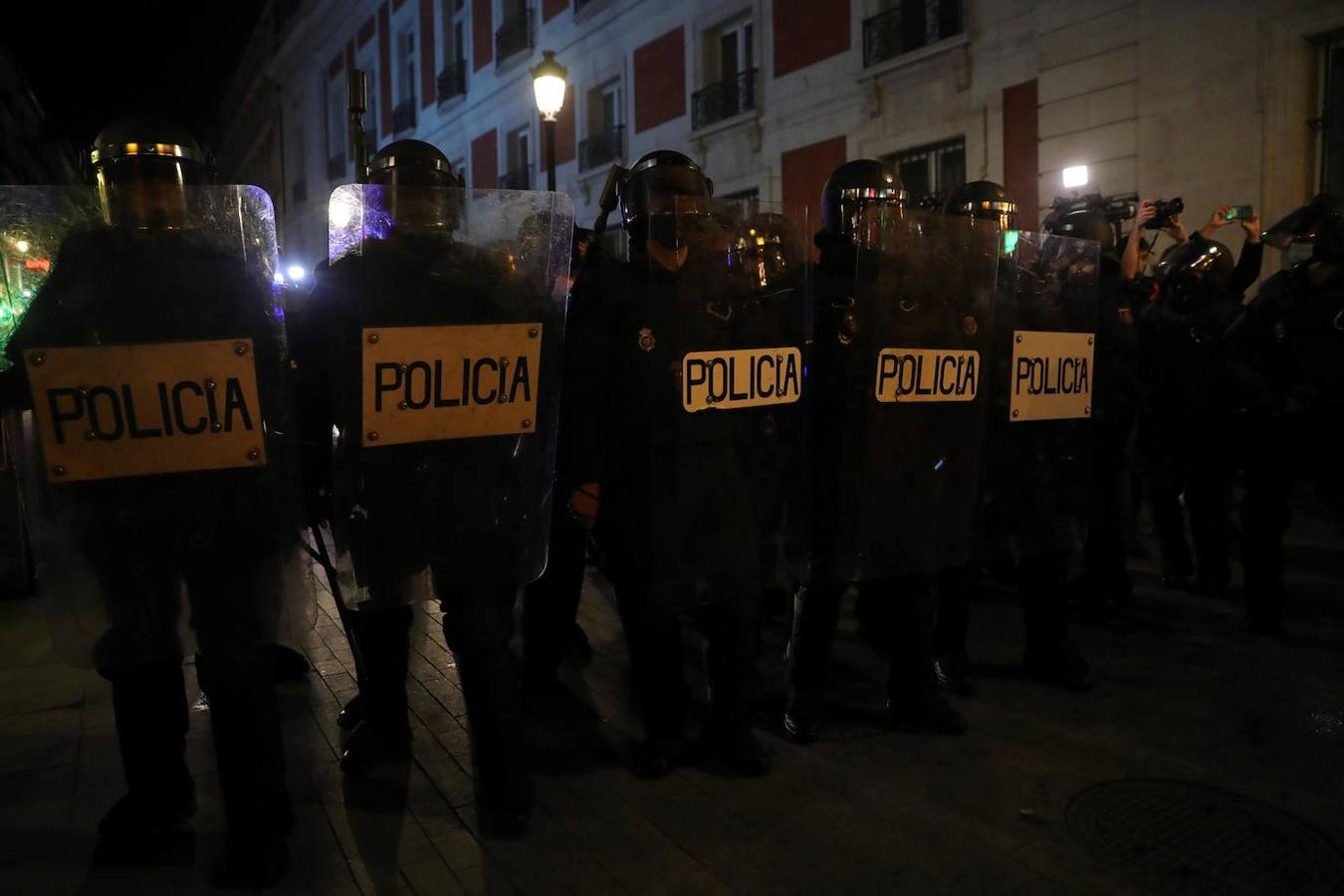 En imágenes: Los disturbios provocados por los manifestantes que protestaban por en encarcelamiento de Pablo Hasel